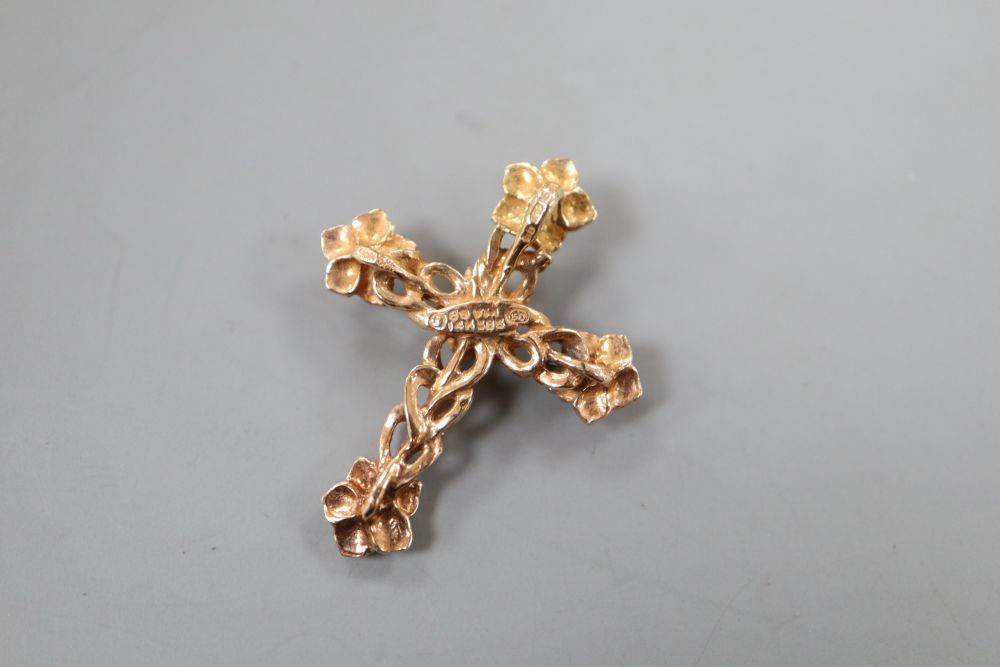 A Stuart Devlin 14ct Welsh gold and diamond set cross pendant, 30mm, gross 3.8 grams.